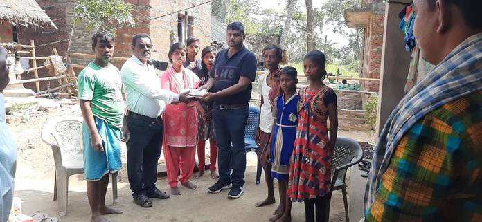 மாணவிக்கு ரூ.1 லட்சம் உதவி செய்த தமிழக எம்பி !