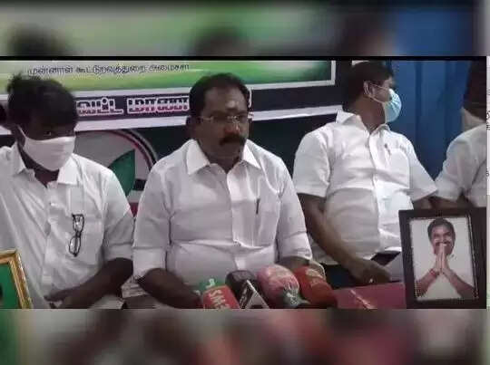 என்னை மிஞ்சி விட்டார் அவர் : செல்லூர் ராஜூ சர்ட்டிபிகேட்..!