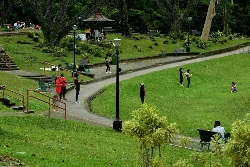 சுற்றுலா தலங்களில் மாஸ்க் இல்லாமல் சுற்றும் மக்கள்.. பிரதமர் மோடி கவலை !