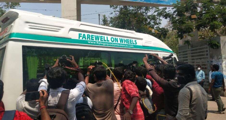 சற்று நேரத்தில் கே.வி.ஆனந்த் உடலுக்கு இறுதிச்சடங்கு !!