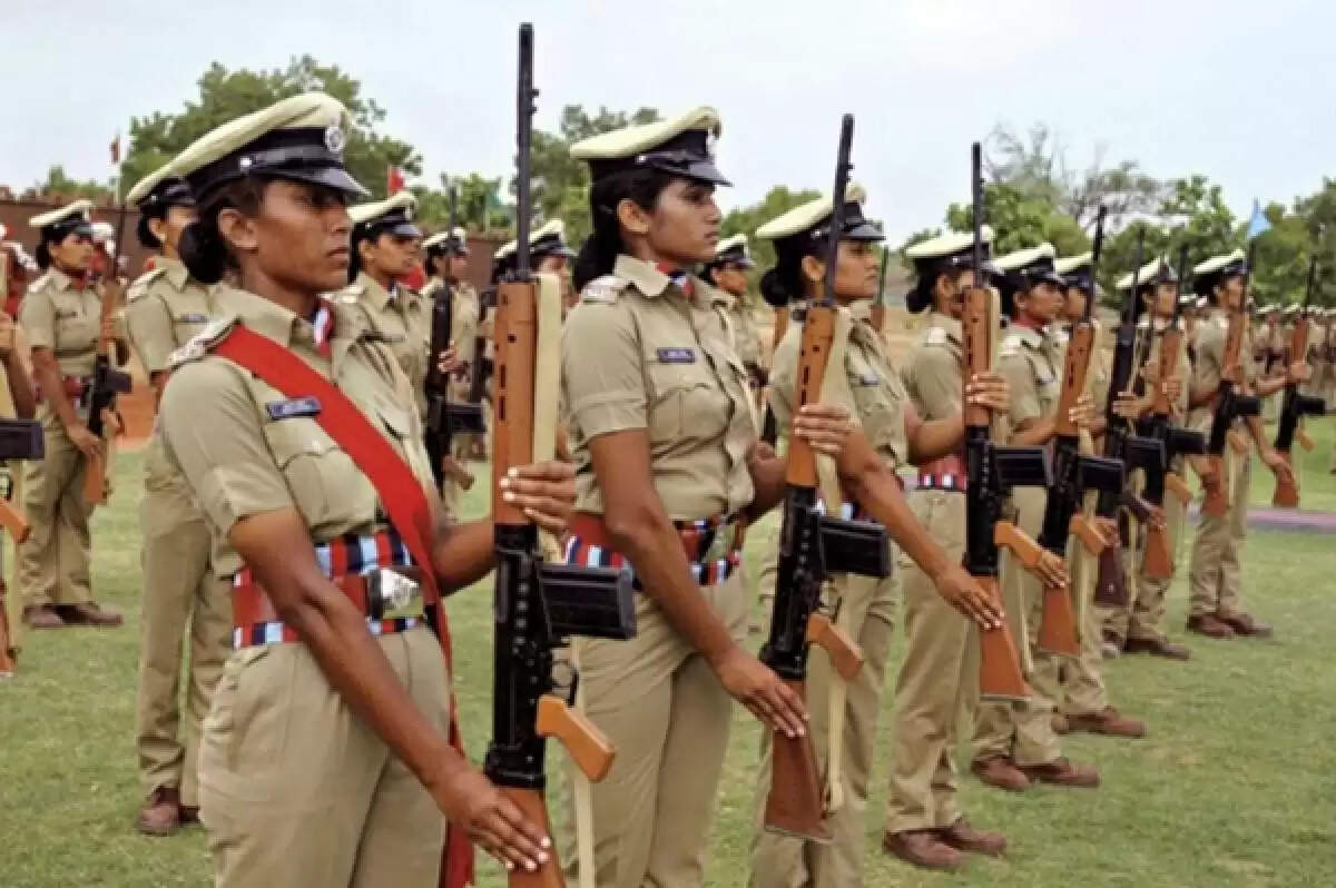பெண் போலீசாருக்கான வேலை நேரம் குறைப்பு..!! பெண் போலீசாருக்கான வேலை நேரம் குறைப்பு..!!