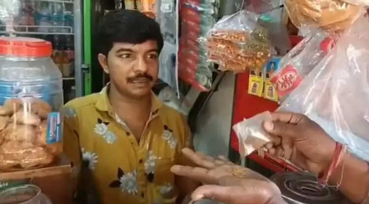 போதைப் பொருளை சட்டவிரோதமாக விற்பனை செய்து வந்த டீ கடை..!! கையும் களவுமாக பிடித்த பொதுமக்கள்.! போதைப் பொருளை சட்டவிரோதமாக விற்பனை செய்து வந்த டீ கடை..!! கையும் களவுமாக பிடித்த பொதுமக்கள்.!