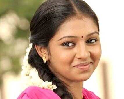 பட வாய்ப்புகள் இல்லாத நடிகை லக்ஷ்மி மேனன் !! இப்போது என்ன செய்கிறார் தெரியுமா ??