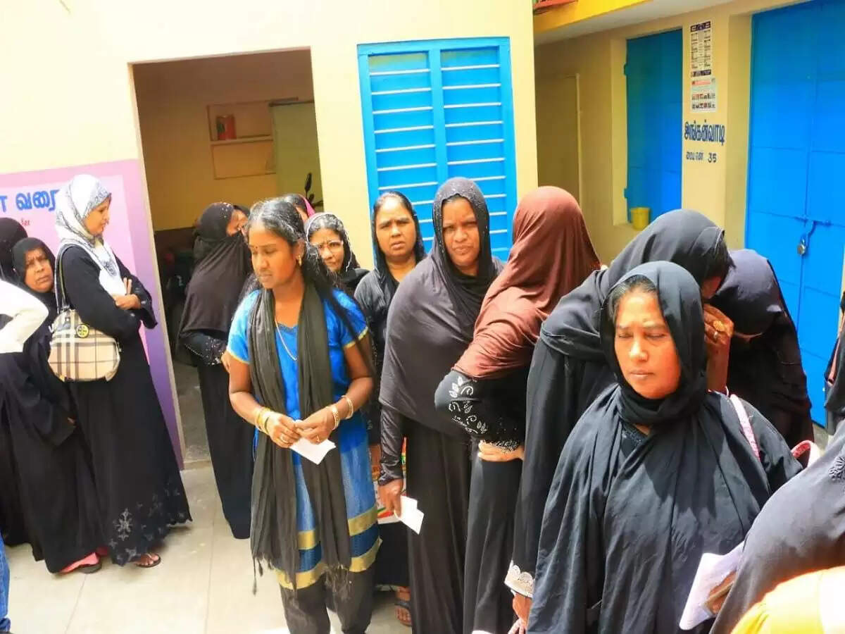 வாக்காளர்களிடம் ஹிஜாப்பை அகற்றக்கூறிய பாஜக ஏஜென்ட்.. மதுரை மேலூரில் பரபரப்பு..!