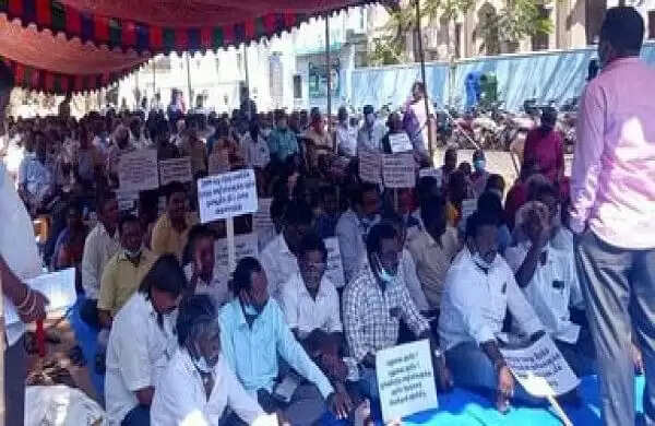 பேராசிரியர்களின் கோரிக்கைக்கு தீர்வு.. உறுதி அளித்தார் முதல்வர்..! பேராசிரியர்களின் கோரிக்கைக்கு தீர்வு.. உறுதி அளித்தார் முதல்வர்..!