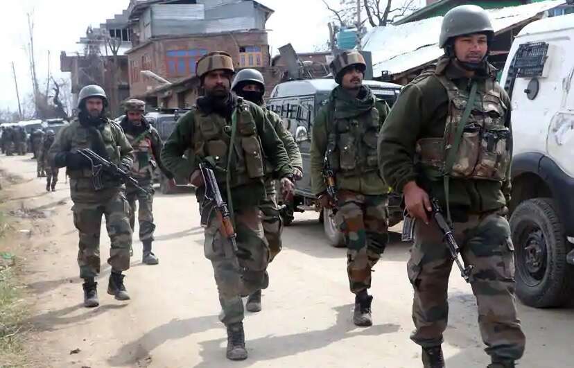 ஜம்மு காஷ்மீரில் பதற்றம்.. 3 பயங்கரவாதிகள் சுட்டுக் கொலை- ஒருவர் அதிரடி கைது !!