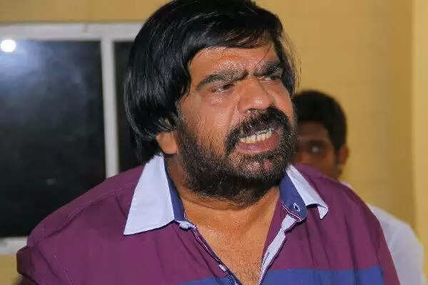 டி.ராஜேந்தர் கார் மோதி யாசகர் உயிரிழப்பு.. கார் ஓட்டுனர் கைது..! டி.ராஜேந்தர் கார் மோதி யாசகர் உயிரிழப்பு.. கார் ஓட்டுனர் கைது..!