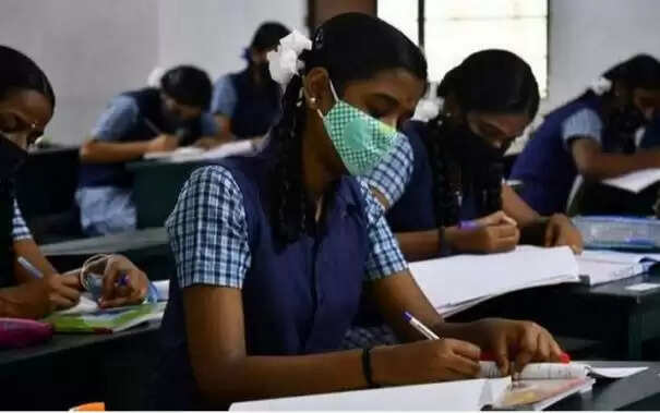 அடுத்த அதிர்ச்சி.. நாளை நடைபெறவுள்ள பிளஸ் 2 தேர்வுக்கான வினாத்தாள் லீக்..!