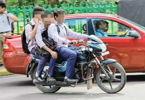 சிறுவர்கள் பைக் ஓட்டினால் தந்தைக்கு 3 ஆண்டுகள் சிறை.. காவல்துறை புதிய நடவடிக்கை ! சிறுவர்கள் பைக் ஓட்டினால் தந்தைக்கு 3 ஆண்டுகள் சிறை.. காவல்துறை புதிய நடவடிக்கை !