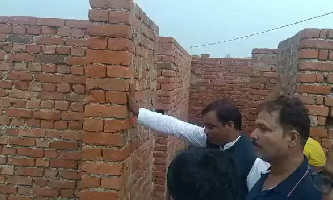 தொட்டாலே விழும் பொறியியல் கல்லூரி கட்டடம்! எம்.எல்.ஏ வெளியிட்ட வீடியோ!!