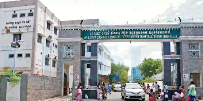 அதிர்ச்சி! அரசு மருத்துவமனையில் குவியல் குவியலாக மருத்துவ கழிவுகள்!! அதிர்ச்சி! அரசு மருத்துவமனையில் குவியல் குவியலாக மருத்துவ கழிவுகள்!!