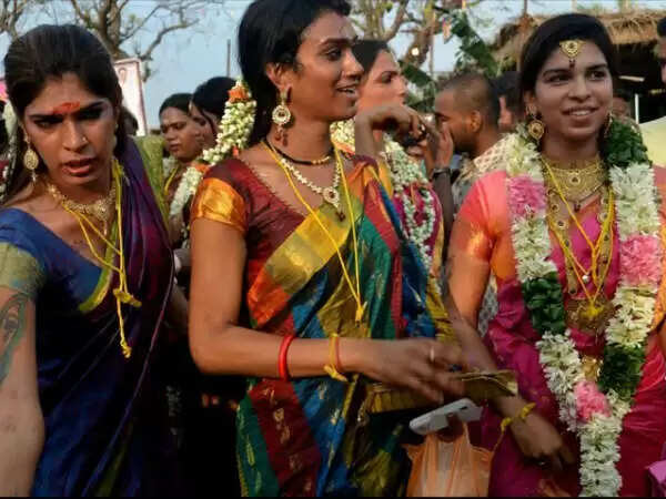 களைகட்டிய கூத்தாண்டவர் கோவில் திருவிழா!!