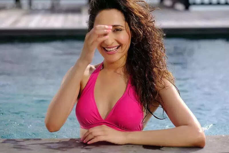 2 டோஸ் தடுப்பூசி போட்டும், பிரபல நடிகை 2வது முறையாக கொரோனா..!