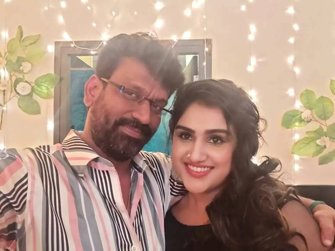 சிங்கிளாக உள்ளேன்... வதந்திகளைப் பரப்பாதீர்கள்... யாரும் நம்பாதீங்க... நடிகை வனிதா விஜய்குமார்