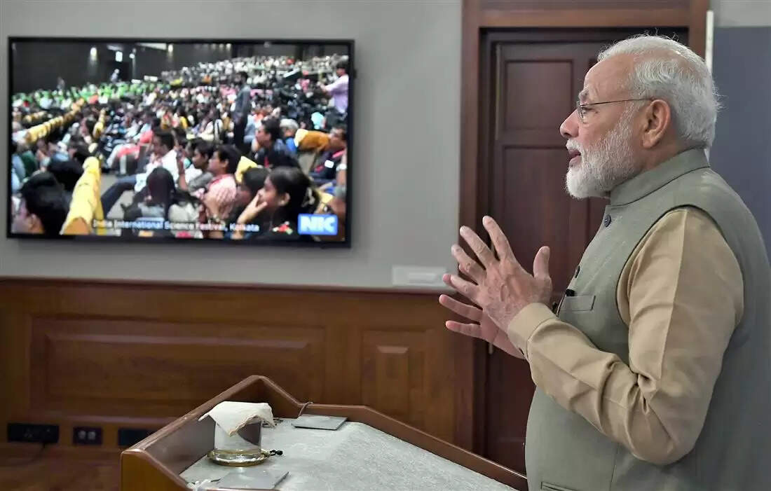 மீண்டும் முழு ஊரடங்கு..?: பிரதமர் மோடி சொன்ன தகவல்.. அச்சத்தில் மக்கள்..!