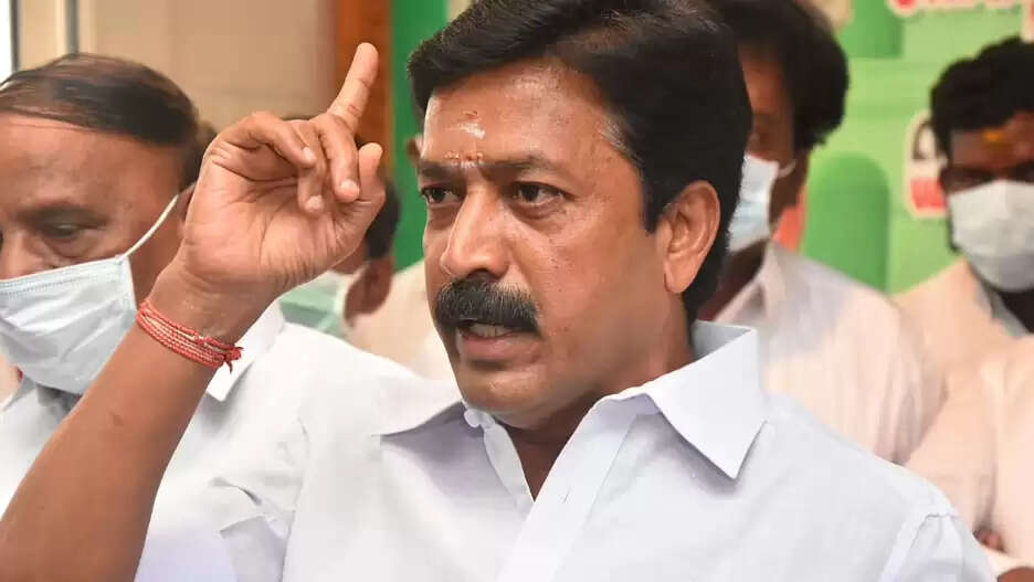 “முடக்க நினைக்கிறார் முதல்வர்..!” - சி.வி.சண்முகம் குற்றச்சாட்டு