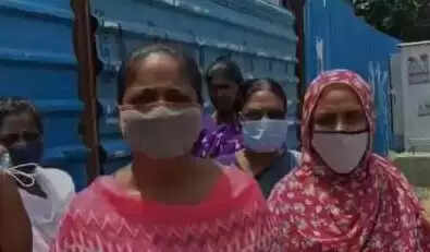 திடீர் உத்தரவு.. பெண்கள் மட்டும் வெளியே செல்ல காவல்துறை அனுமதி !!