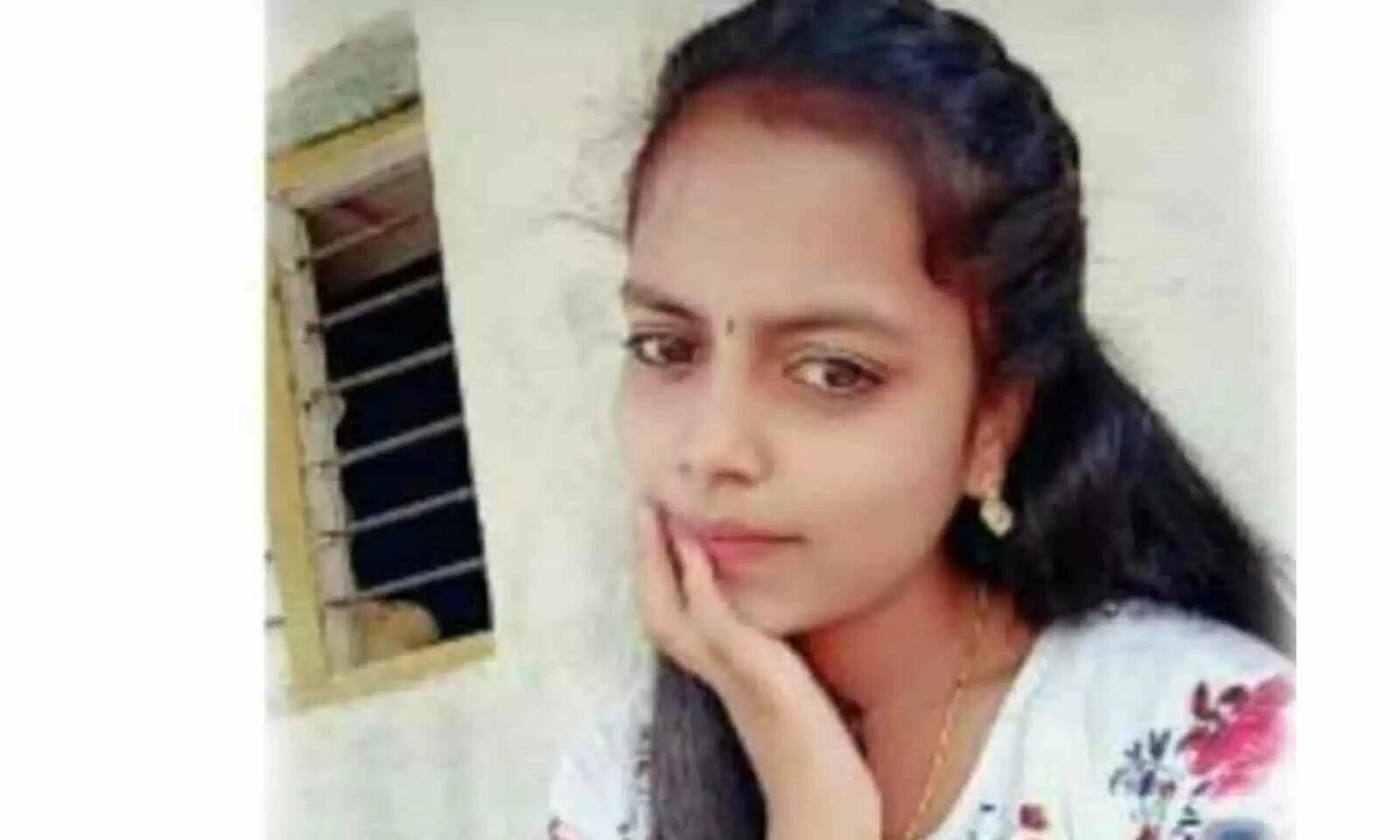 தேர்வு அறையில் சோகம்.. மயங்கி விழுந்து மாணவி மரணம்..!