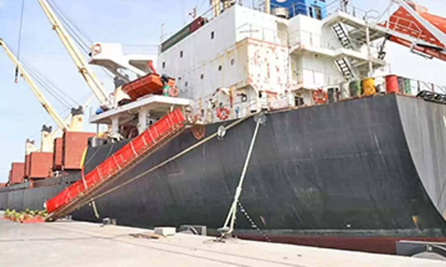 தூத்துக்குடியில் இருந்து இலங்கைக்கு 17 ஆயிரம் டன் நிவாரண பொருட்கள்..!