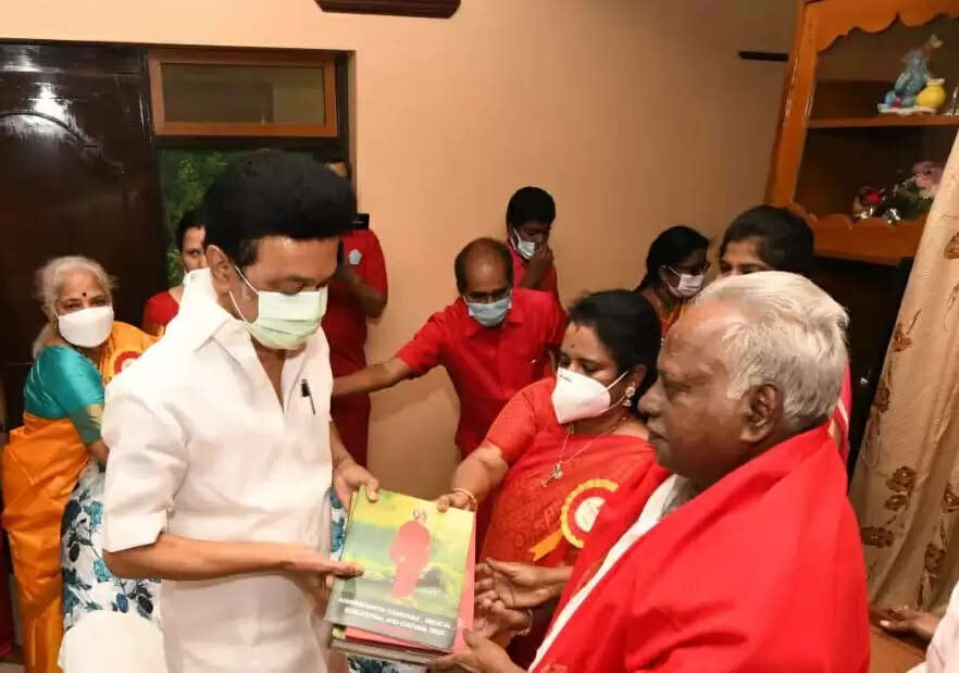 மேல்மருவத்தூர் பங்காரு அடிகளாருடன் முதலமைச்சர் மு.க.ஸ்டாலின் சந்திப்பு!! மேல்மருவத்தூர் பங்காரு அடிகளாருடன் முதலமைச்சர் மு.க.ஸ்டாலின் சந்திப்பு!!