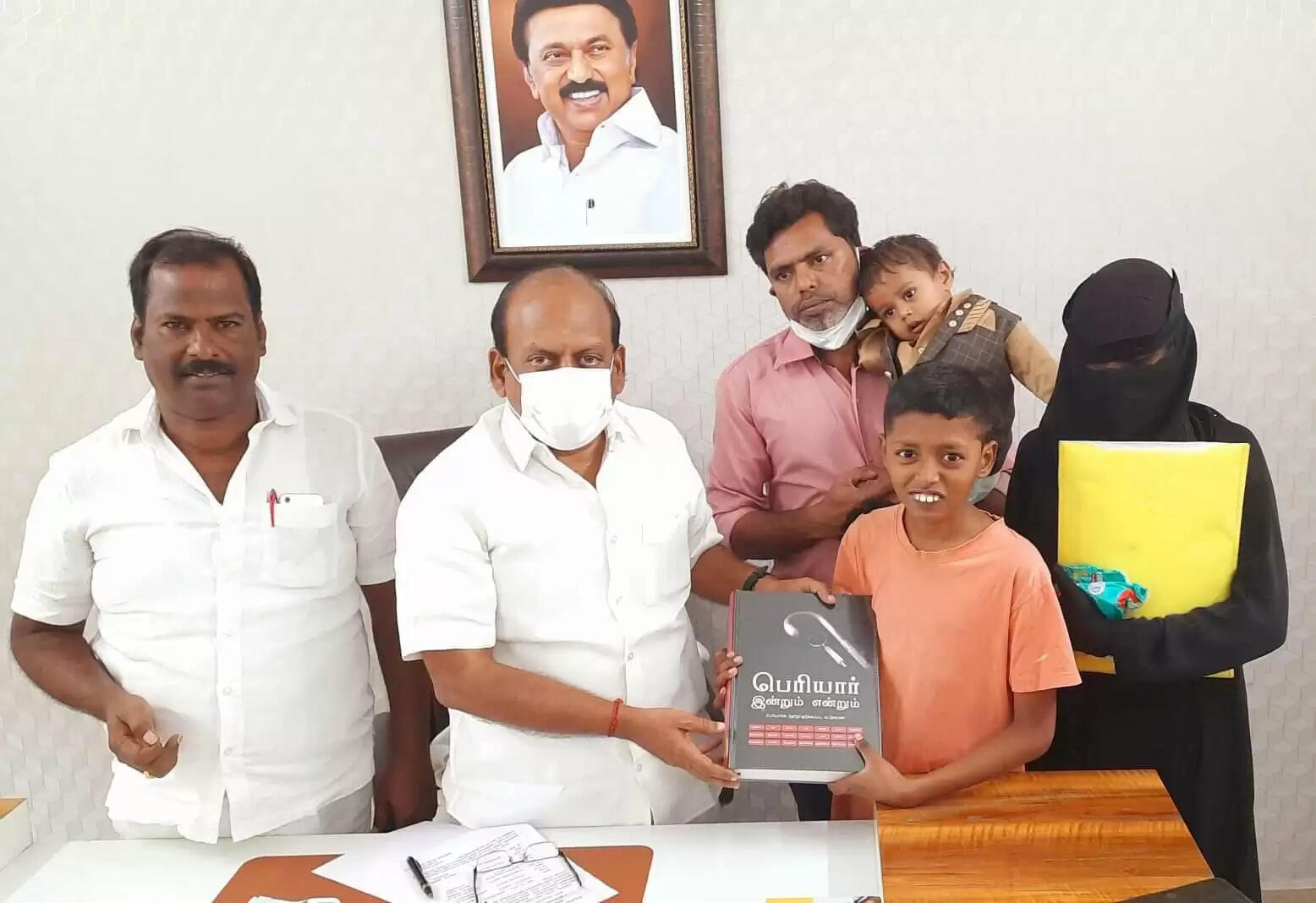 பள்ளி சிறுவனுக்கு வீடு.. அமைச்சர் தா.மோ.அன்பரசன் தகவல்..!