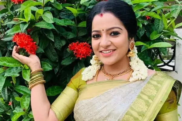 புகை, மது பழக்கம் இல்லை.. வழக்கை திசை திருப்ப முயற்சி.. நடிகை சித்ரா பெற்றோர் குற்றச்சாட்டு..!