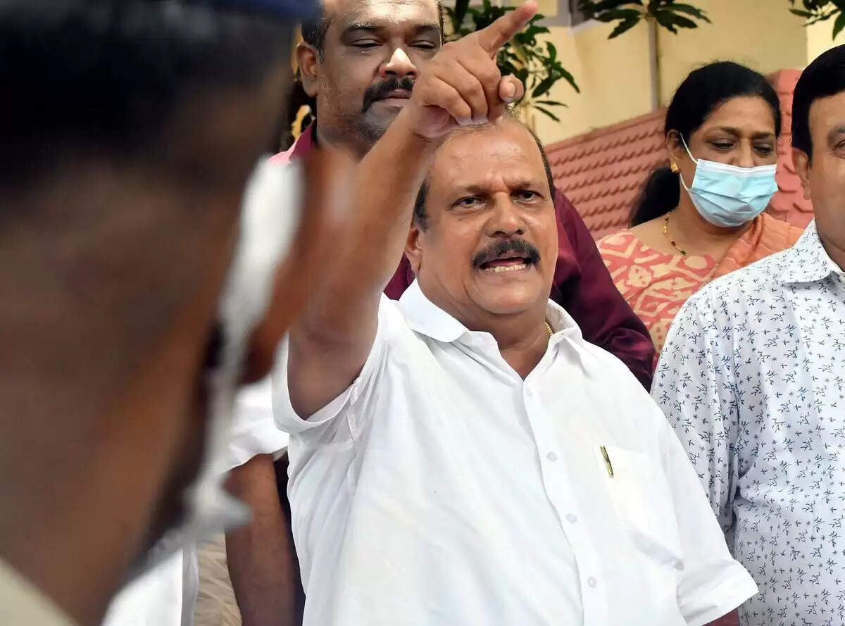 பரபரப்பு.. பாலியல் வன்கொடுமை வழக்கு.. மூத்த அரசியல் தலைவர் கைது..!