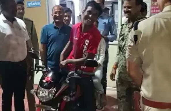 mathiya pradesam delivery boy bike