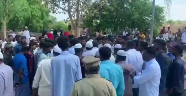 பள்ளி மாணவர்களை ரம்ஜான் நோன்பு இருக்க கூடாது என கண்டித்த ஆசிரியர்கள்.!!