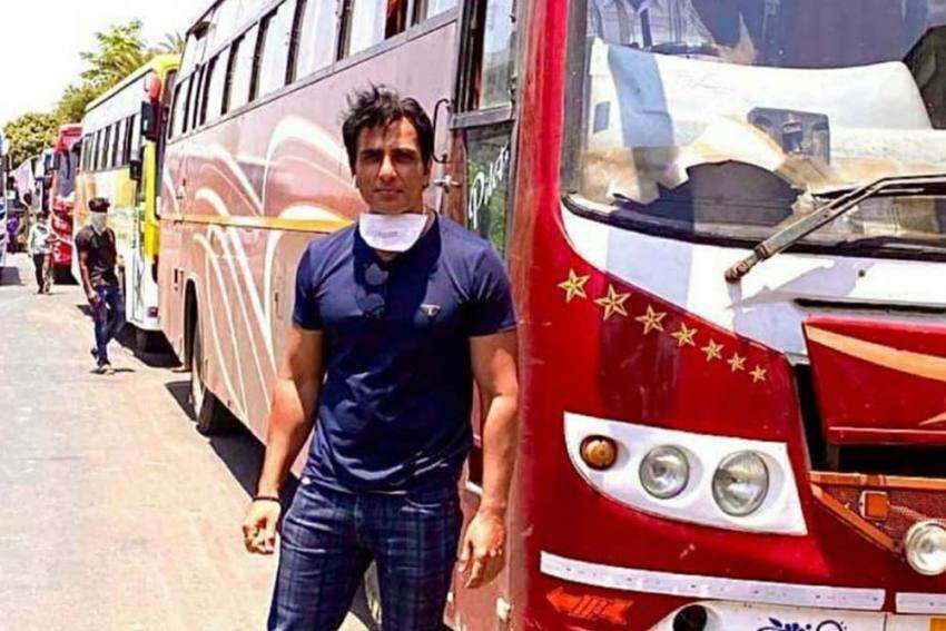 லாக்டவுன் ஹீரோ சோனு சூட்டுக்கு கொரோனா உறுதி !!