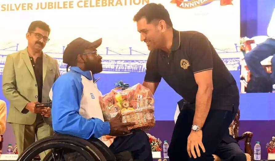 dhoni1
