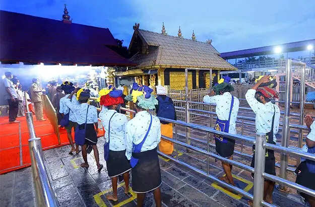 தடை நீக்கம்.. ஐயப்பன் கோவிலுக்கு செல்ல பக்தர்களுக்கு அனுமதி..!