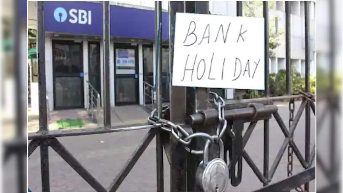 மக்களே கவனம்..!! ஆகஸ்ட் மாதத்தில் மட்டும் 15 நாட்களுக்கு வங்கி விடுமுறை!!