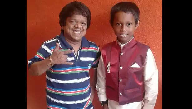 தன் மகனை உலகிற்கு அறிமுகம் செய்து வைத்த கிங்காங்..!