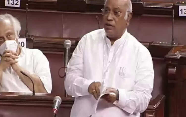 ஹர்ஷவர்தனை பலிகடா ஆக்கினார் பிரதமர் மோடி.. மல்லிகார்ஜுன கார்கே விமர்சனம் !