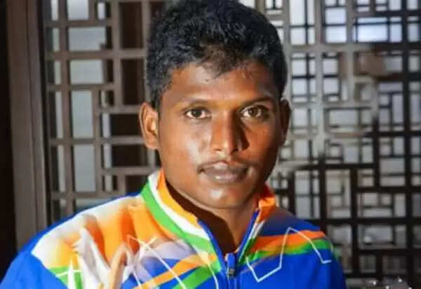 பாராஒலிம்பிக் மாரியப்பனின் சகோதரர் மீது இளம்பெண்ணின் தந்தை பரபரப்பு புகார் !!