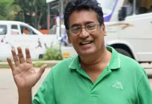 பிரபல நடிகையின் கணவர் திடீரென காலமானார்.. பிரபலங்கள் அஞ்சலி !!