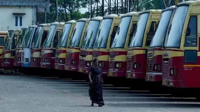 அரசு அதிரடி! பேருந்துகளில் சத்தமாக பேச, பாட்டு கேட்க தடை!!