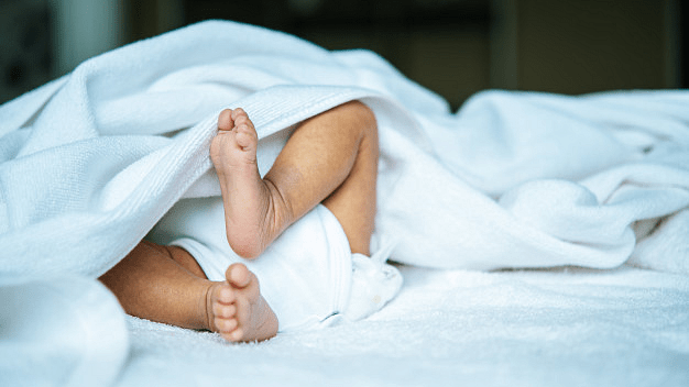 அதிர்ச்சி! இரக்கமின்றி 8 மாத குழந்தையை தாக்கிய செவிலி தாய்!!