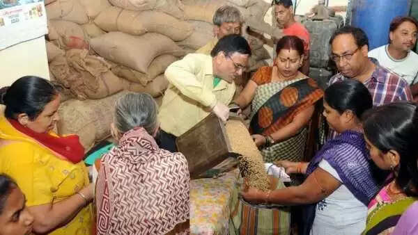 ரேஷன் கார்டுதாரர்களுக்கு அதிர்ச்சி தகவல்.. கோதுமை அளவு குறைப்பு..!