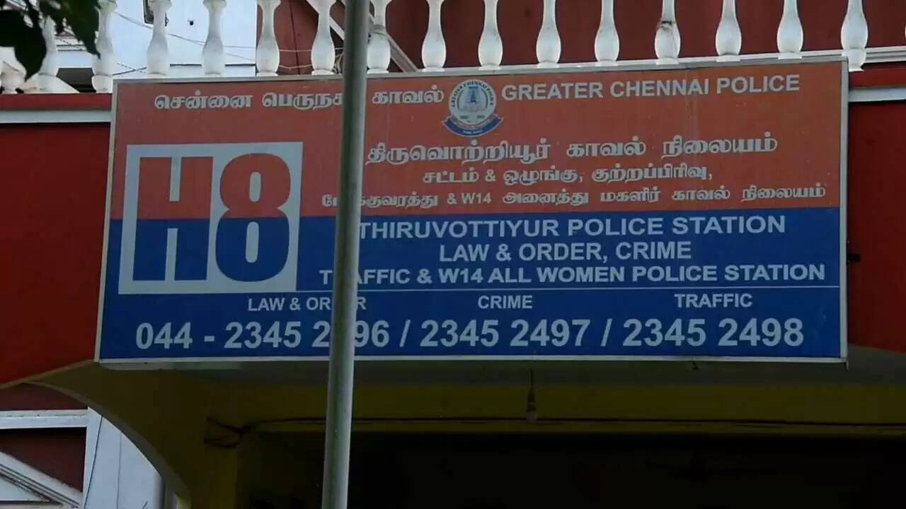 பெண்கள் குளிப்பதை வீடியோ எடுத்து ரசித்த கணவன்.. போலீசில் மாட்டிவிட்ட மனைவி..!