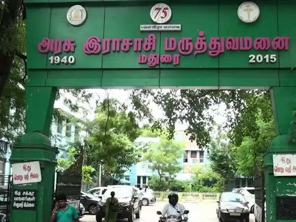 ஆண்களை எங்களுக்கு அறவே பிடிக்காது.. ஓரினச் சேர்க்கை மாணவிகள் தற்கொலை முயற்சி..!