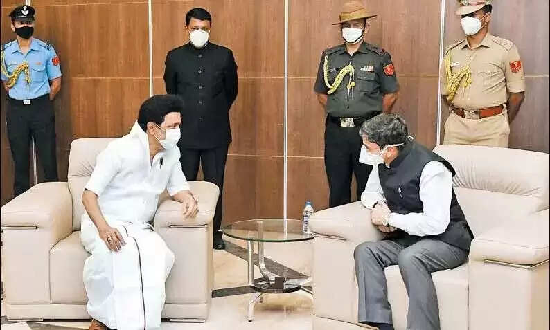 கவர்னரை சந்தித்தார் முதல்வர்.. இவைகளுக்கு விரைவில் ஒப்புதல் அளிக்க வலியுறுத்தல்..!