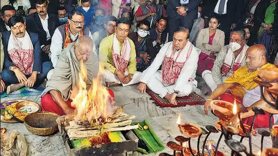 பிரதமர் மோடியின் நலனுக்காக பாஜக ஆளும் முதல்வர்கள் யாகம் வளர்த்து பிரார்த்தனை..!! பிரதமர் மோடியின் நலனுக்காக பாஜக ஆளும் முதல்வர்கள் யாகம் வளர்த்து பிரார்த்தனை..!!