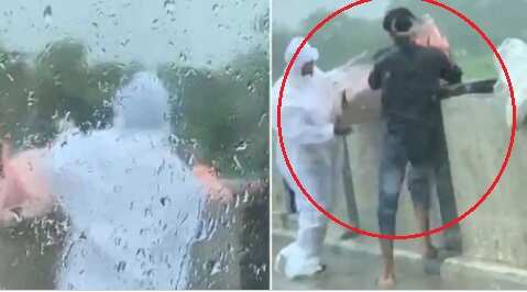 கொரோனாவால் பலியானவர் உடலை ஆற்றில் வீசும் கொடூரம்.. அதிர்ச்சியூட்டும் வீடியோ !!