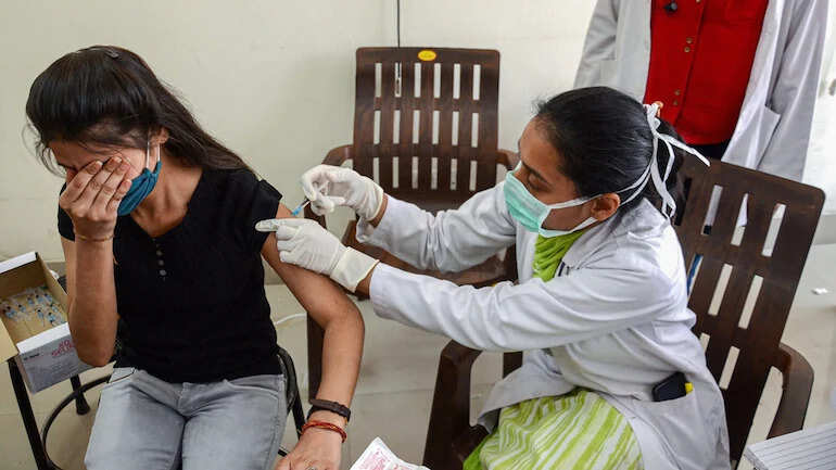 சர்வர் முடங்கியதால் கொரோனா தடுப்பூசிக்கான ஆன்லைன் முன்பதிவு மாலை 4 மணிக்கு தொடங்கும் !!