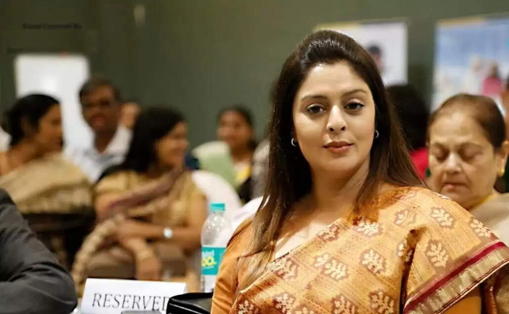 எனக்கு ‘அது’ இல்லையா..?: காங்கிரசுக்கு நக்மா கேள்வி..!