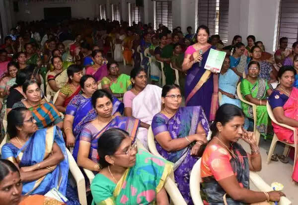 சாக்கு போக்கு சொல்லக்கூடாது.. ஆசிரியர்களுக்கு அதிரடி உத்தரவு..! சாக்கு போக்கு சொல்லக்கூடாது.. ஆசிரியர்களுக்கு அதிரடி உத்தரவு..!