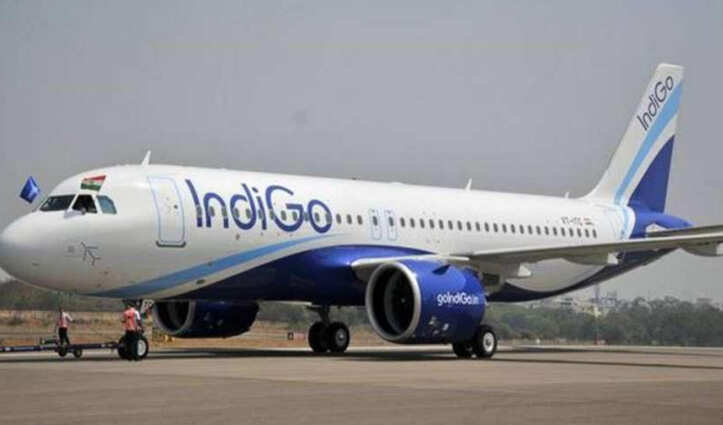 ரன்வேயில் ஓடிய விமானத்தில் பயணிகளை கலங்கடித்த கொரோனா நோயாளி! மீண்டும் தரையிறங்கியது!