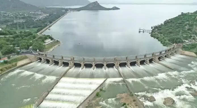 நிரம்பும் அணை.. காவிரி கரையோர மக்களுக்கு வெள்ள அபாய எச்சரிக்கை !!